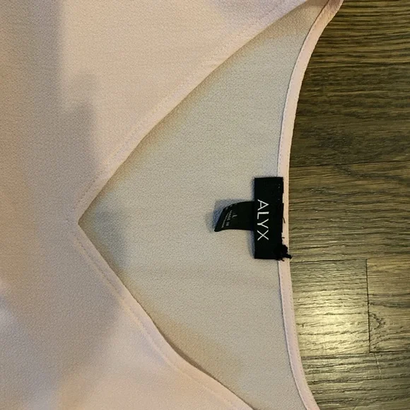 Beautiful pale, pink blouse size large - Picture 3 of 4